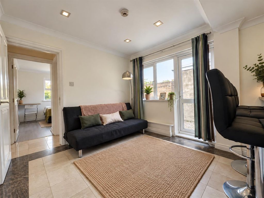 Property photo 1 of 12 Lounge Ai.Png
