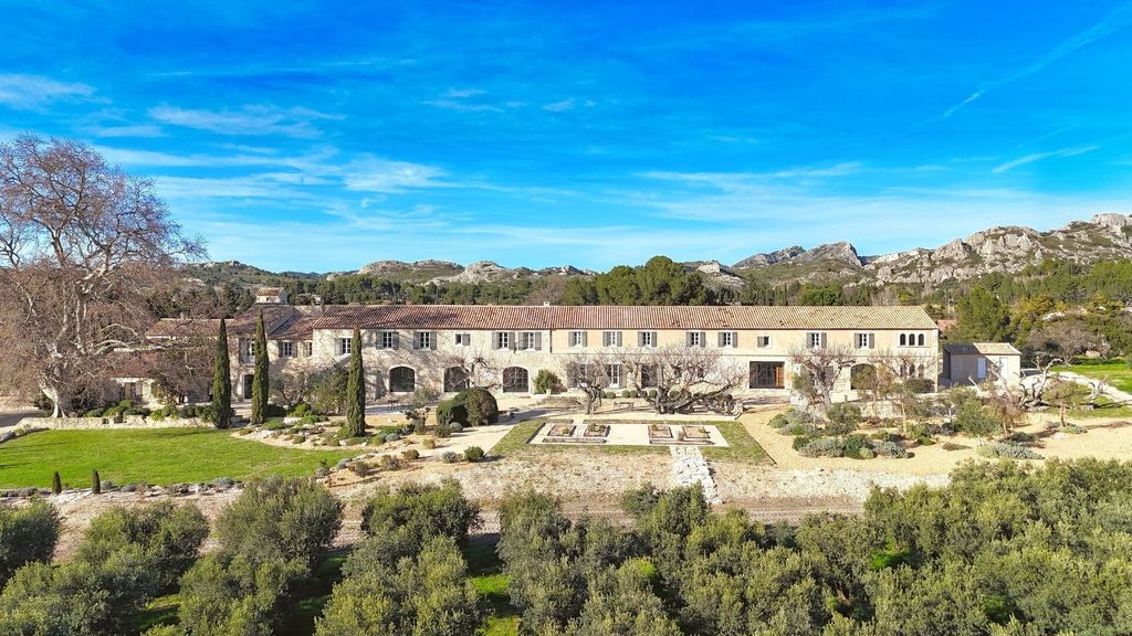 Property photo 1 of 23 Exceptional 1300Sqm Property In The Heart Of The Alpilles — 7.3 Ha Estate With Olive Grove