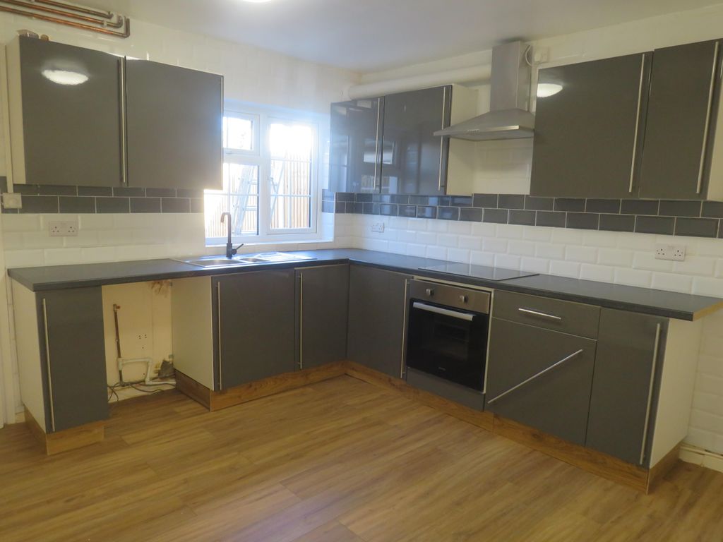 Property photo 2 of 9 Kitchen