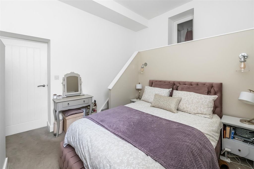 Additional image 10 of 3 bed flat for saleBridge Street, Leatherhead KT22