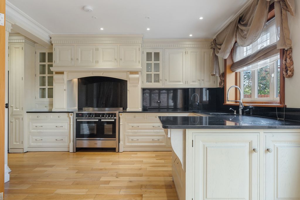 Property photo 2 of 5