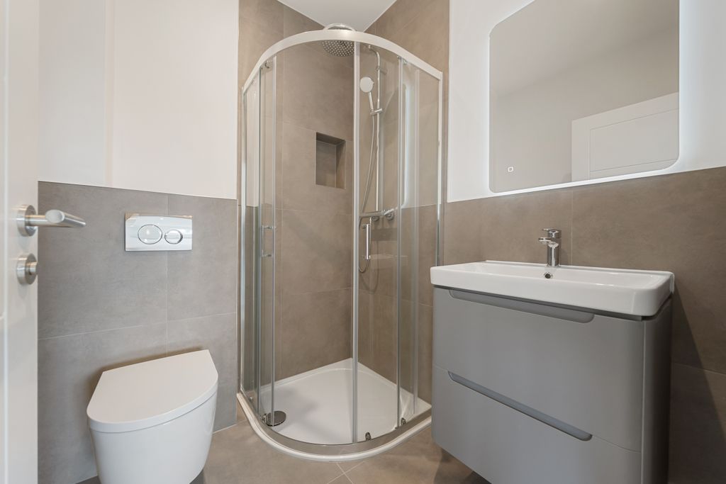 Property photo 3 of 7 Flat 41, Crosskeys Close N9 7Ad-No Watermark-2