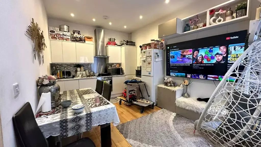 Property photo 3 of 11
