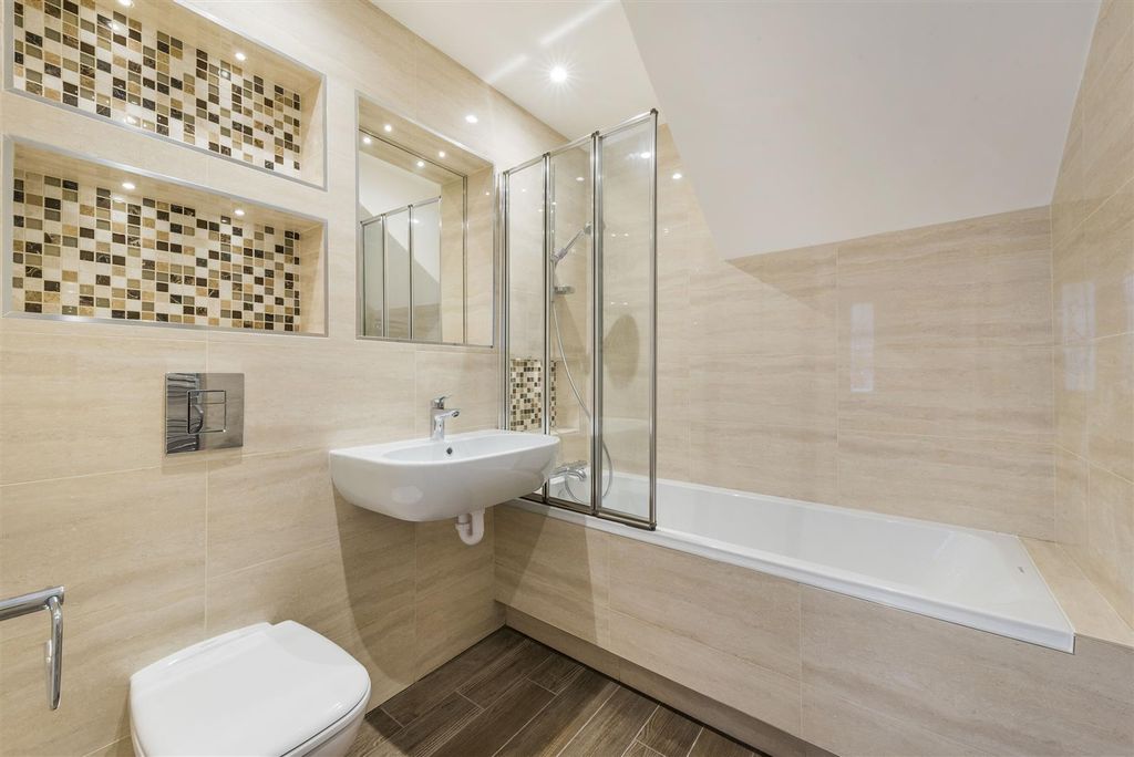 Property photo 3 of 13 Bathroom (1).Jpg