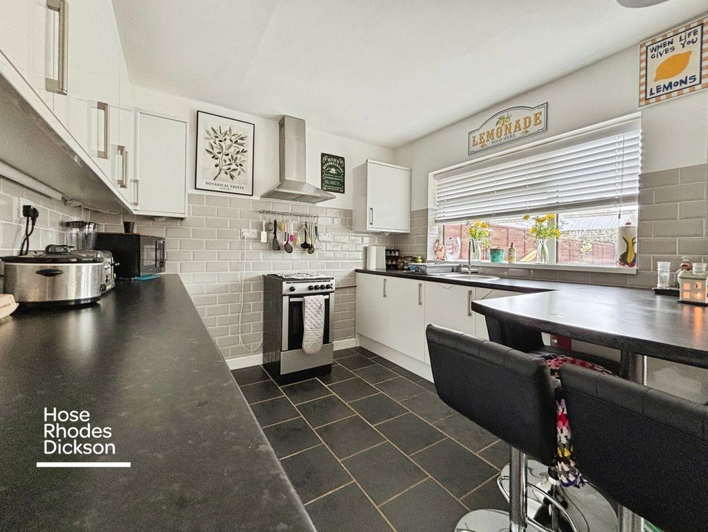 Property photo 3 of 13 Kitchen