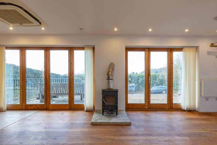 Property photo 3 of 8 271952