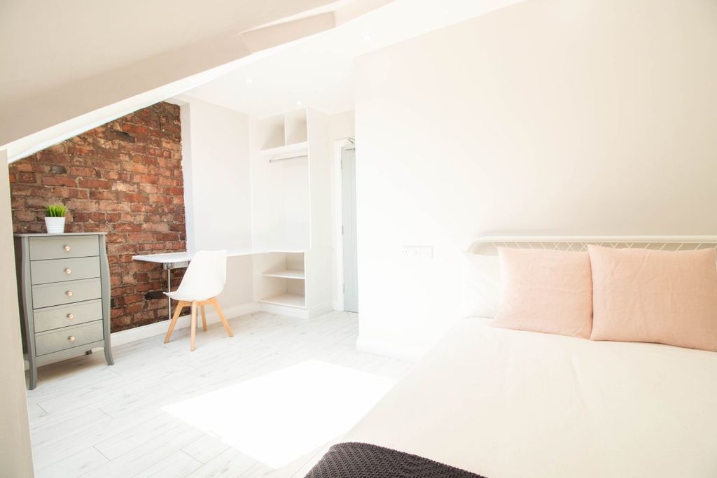 Property photo 3 of 7 Photo 2