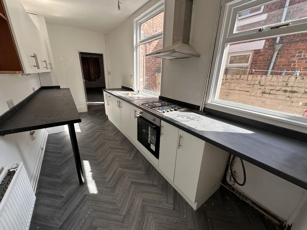 Property photo 1 of 8 Kitchen