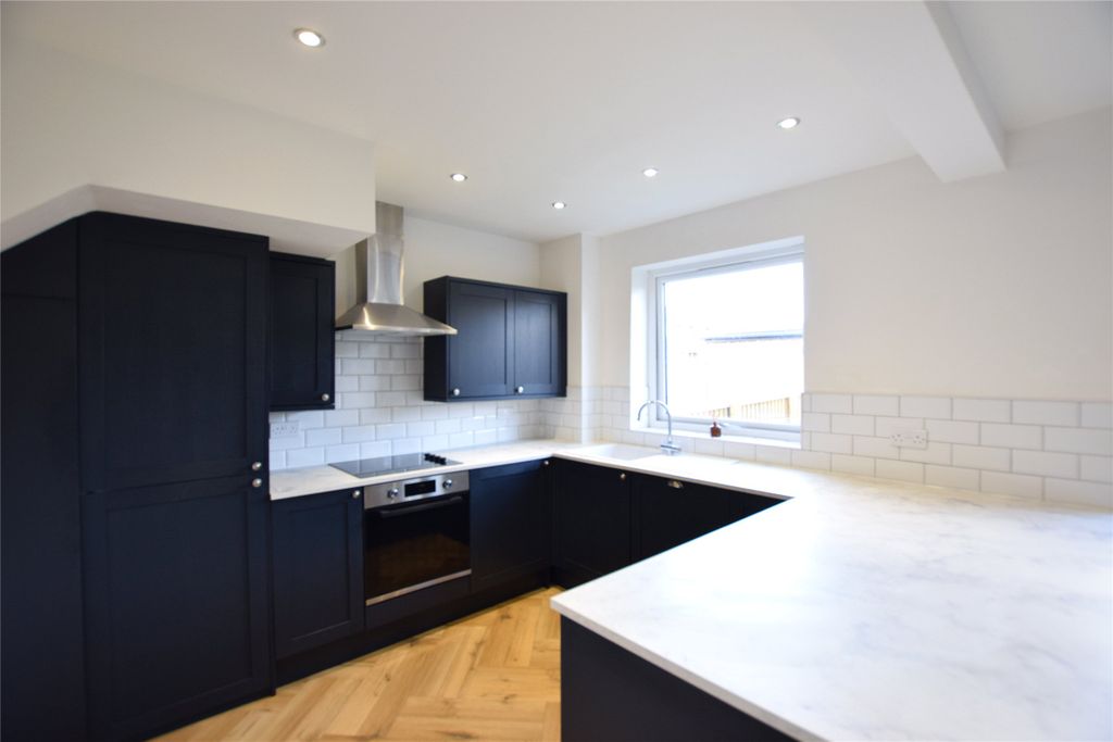 Property photo 2 of 12 Kitchen