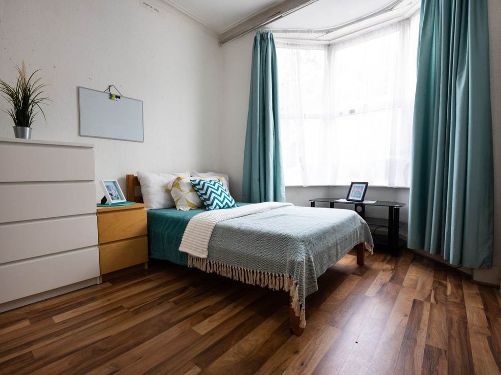 Property photo 2 of 20 41_St_Martins_Road_Canterbury-3