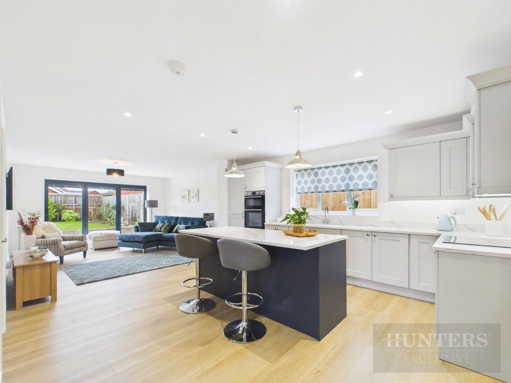 Property photo 2 of 24 Cam01494G0-Pr0515-Still021.Jpg