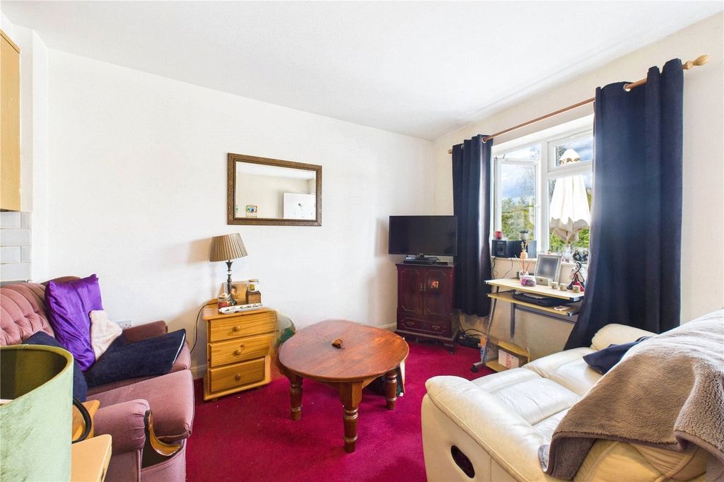 Property photo 2 of 6 Lounge