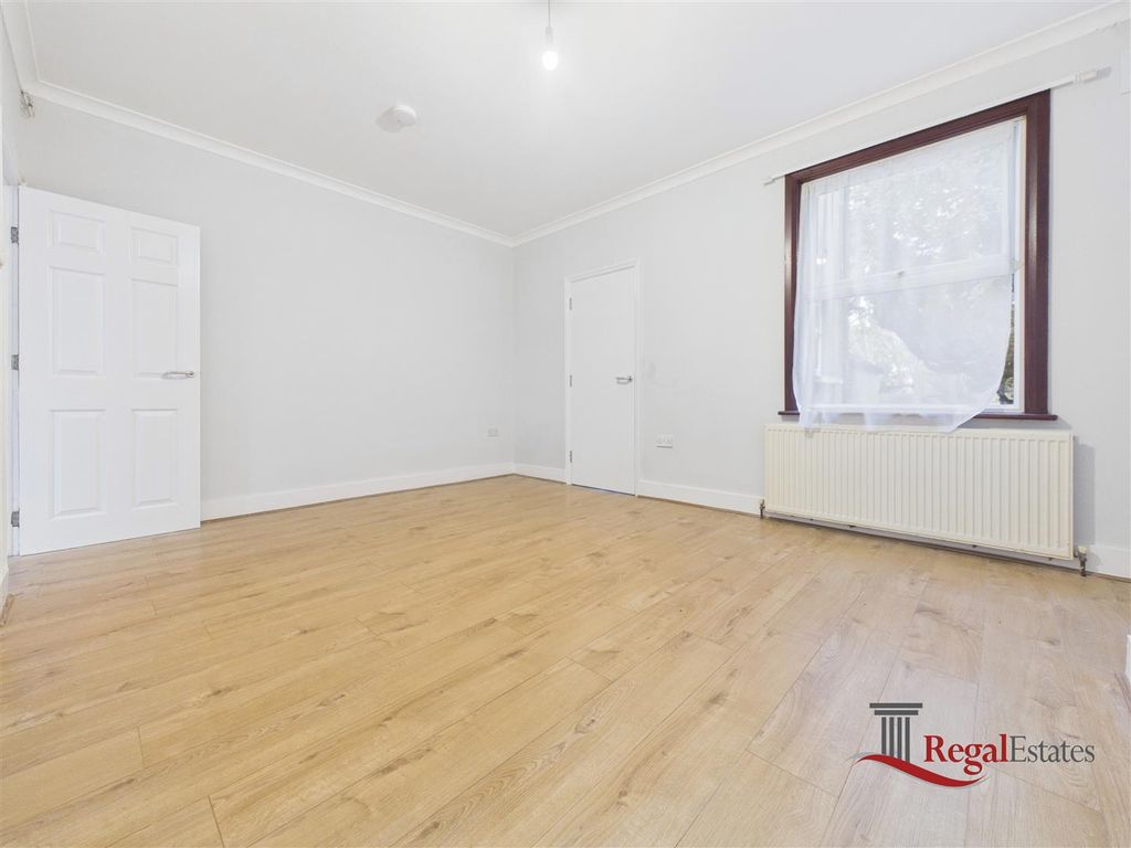 Property photo 2 of 15 Cam02489G0-Pr0330-Still010.Jpg