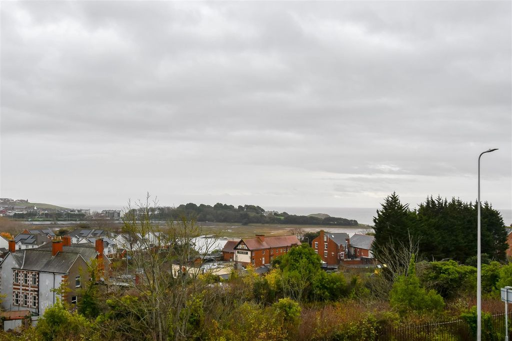 Property photo 2 of 27 Living Room