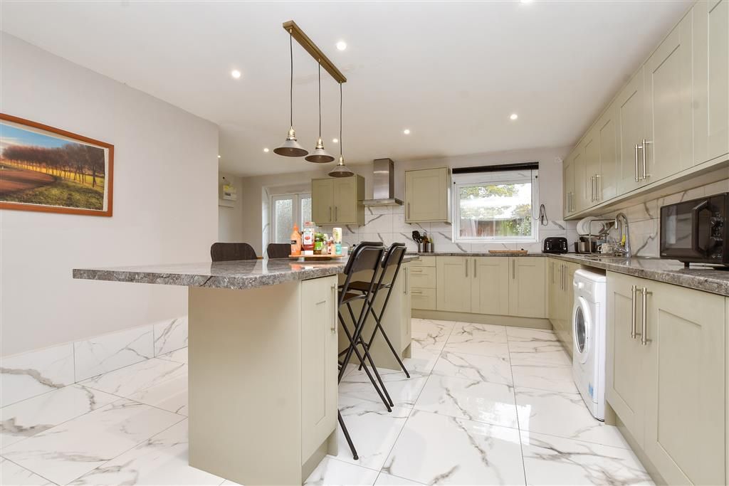 Property photo 3 of 6 Kitchen/Dining Area