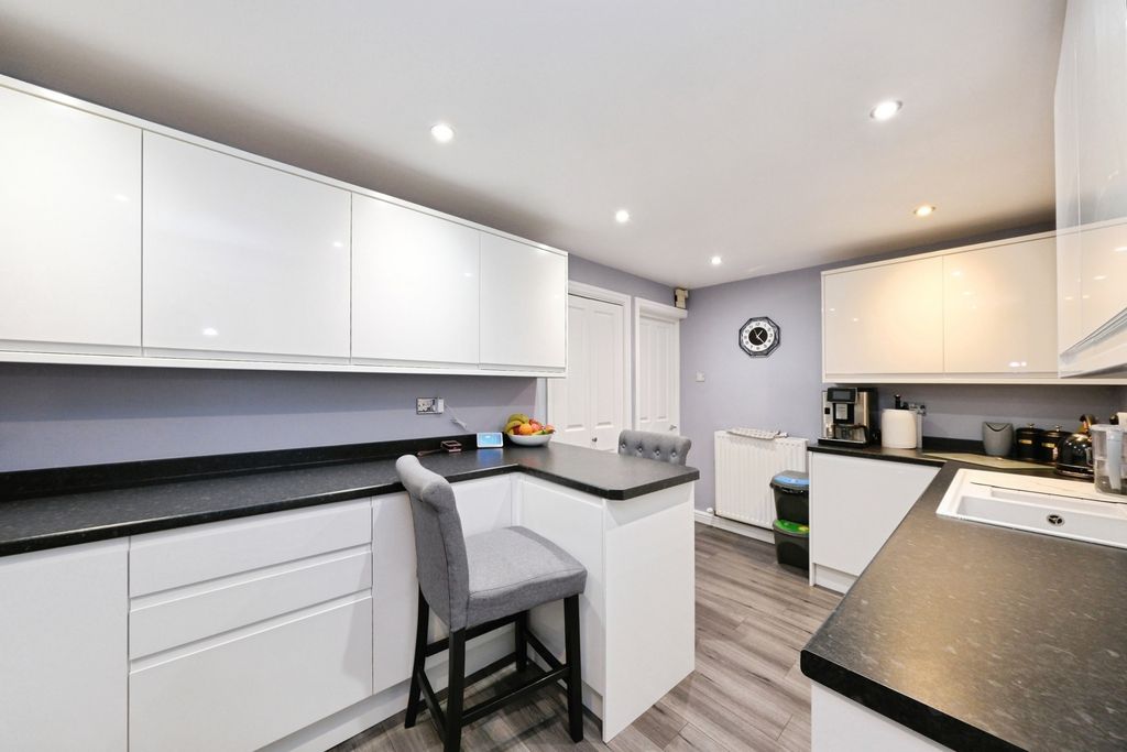 Property photo 3 of 19 Pbox-Img.Jpg
