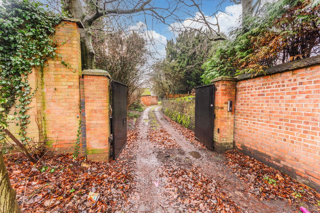 Property photo 3 of 53