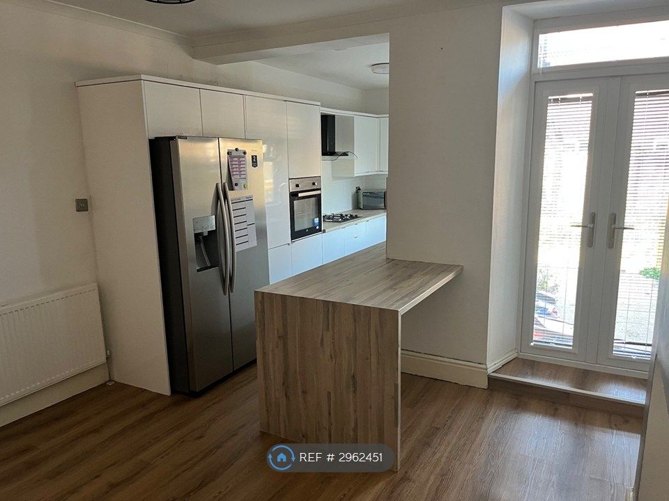 Property photo 3 of 13 Kitchen Diner
