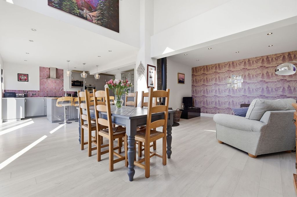 Property photo 3 of 38