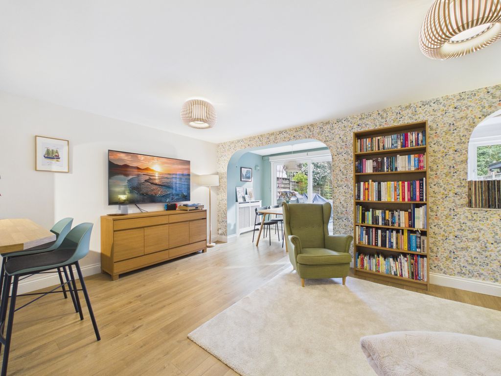 Property photo 2 of 17 Cam01984G0-Pr0553-Still004