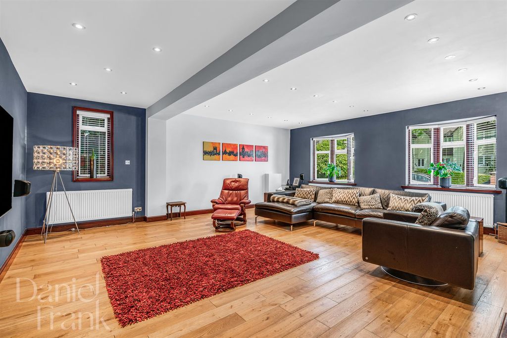 Property photo 2 of 47 Internal-35.Jpg