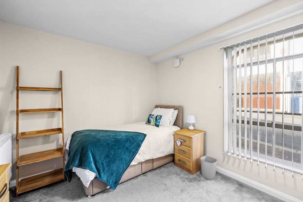Property photo 1 of 9 0025