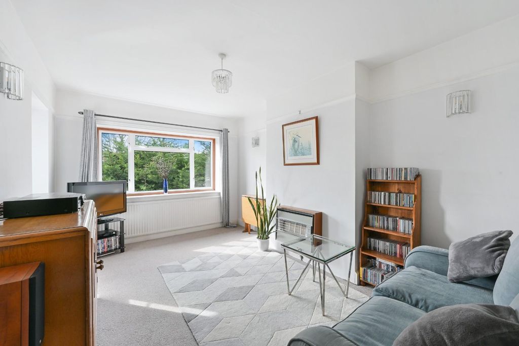 Property photo 2 of 15 Ridgeway