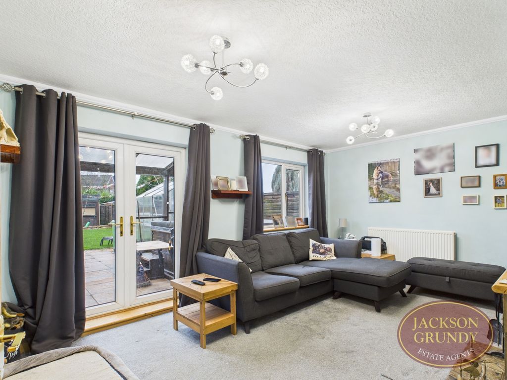 Property photo 3 of 13 Hoe Way