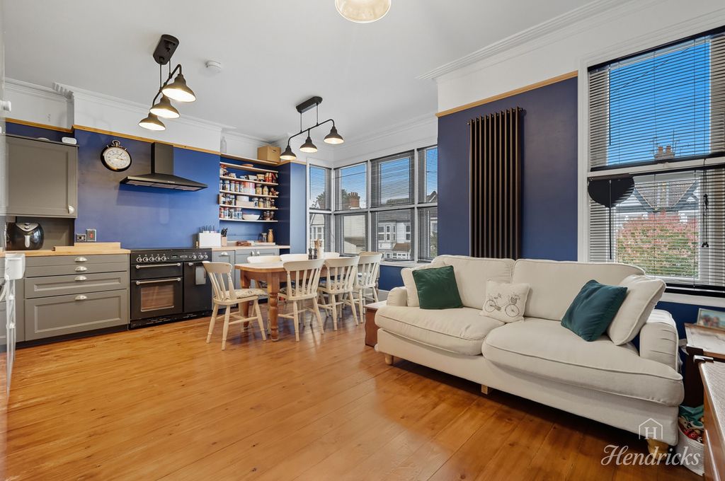 Property photo 3 of 20