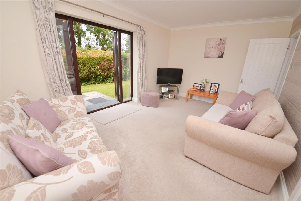 Property photo 2 of 15 Lounge/Diner