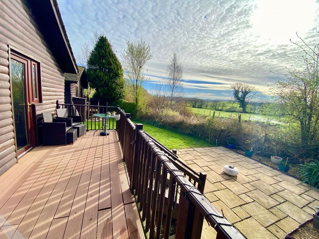 Property photo 2 of 19 Picture No. 12