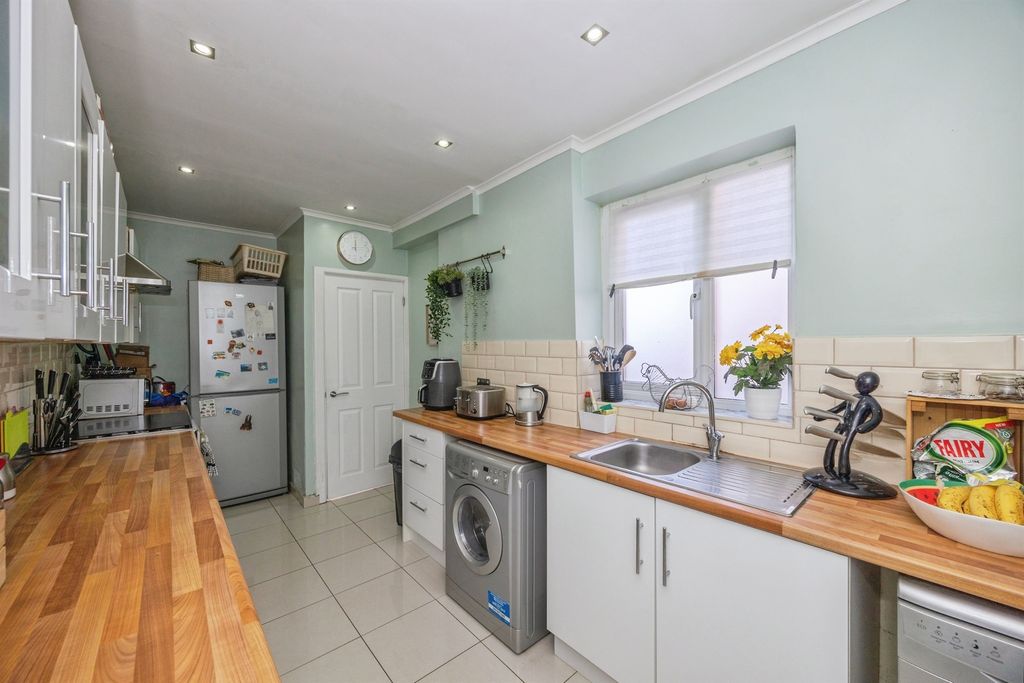Property photo 3 of 16