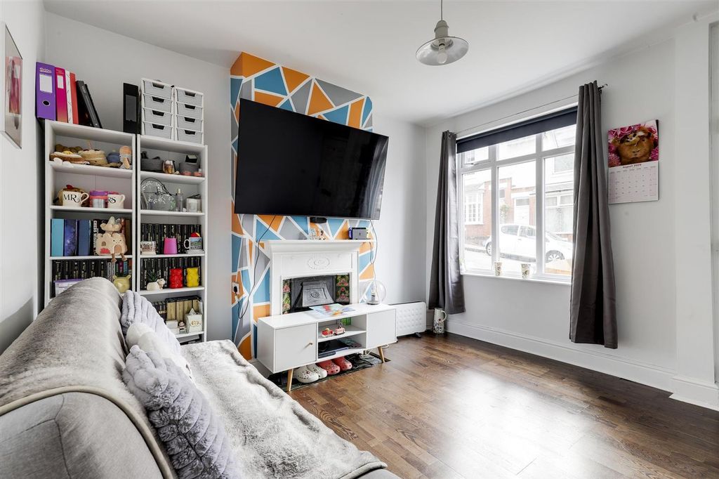 Property photo 2 of 17