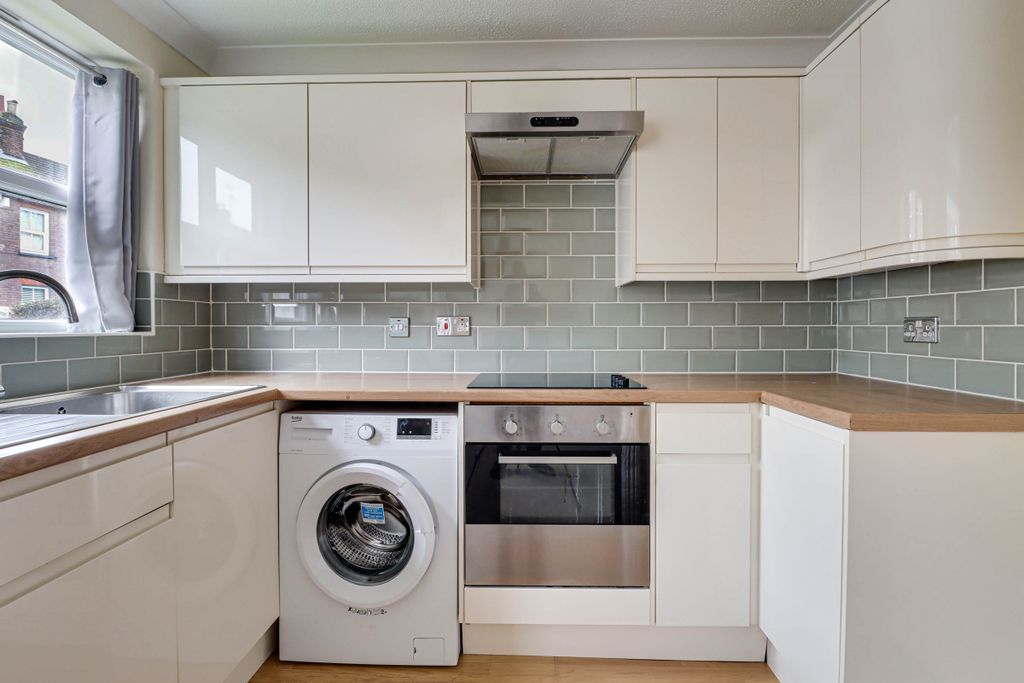 Property photo 2 of 9 Kitchen