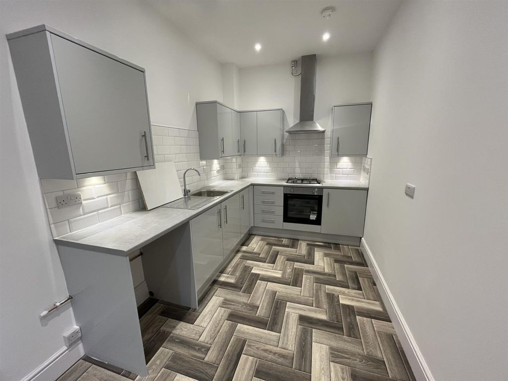 Property photo 1 of 10 Kitchen