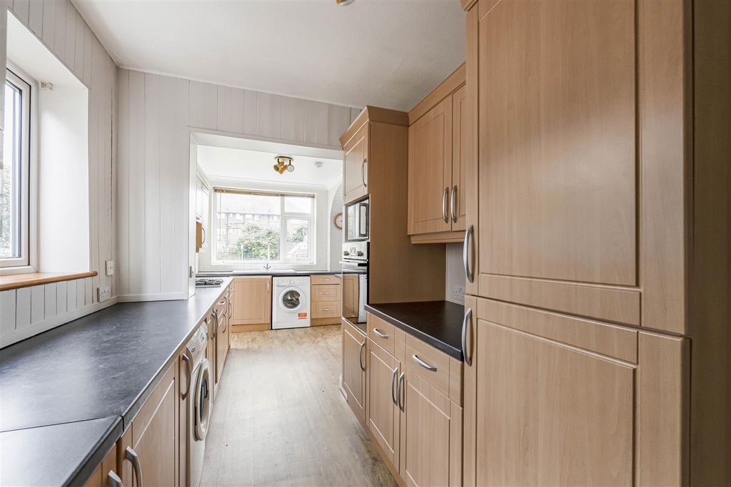 Property photo 3 of 13 9_75820.Jpg