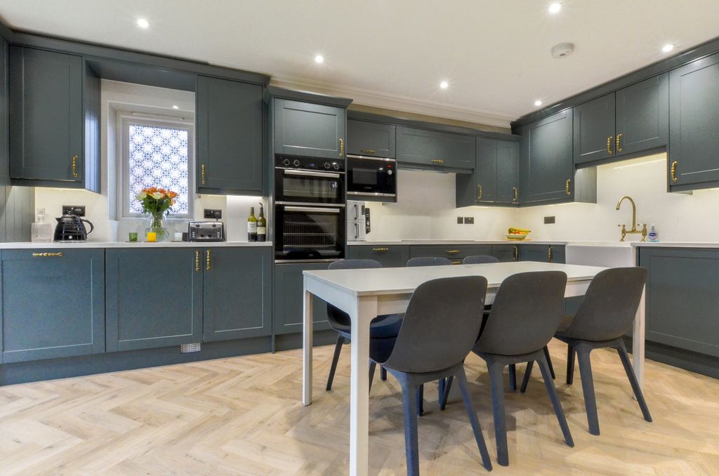 Property photo 2 of 32