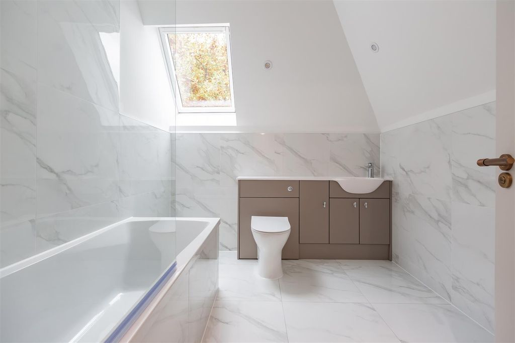 Property photo 3 of 12 3 Heath Park Road Phf-Hrnwm6.Jpg
