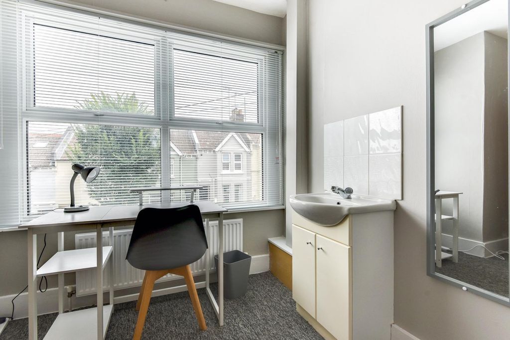 Additional image 25 of 7 bed semi-detached house to rentBernard Road, Brighton BN2