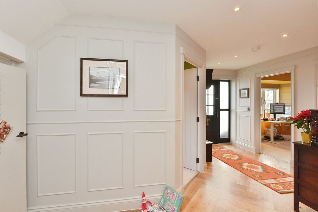 Property photo 3 of 17 Pbox-Img.Jpg