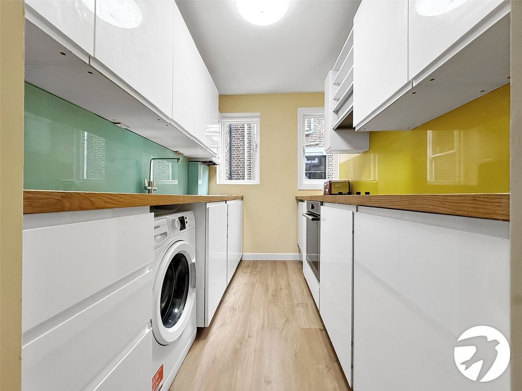 Property photo 3 of 12 Kitchen