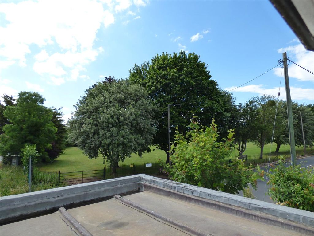 Property photo 2 of 10 View