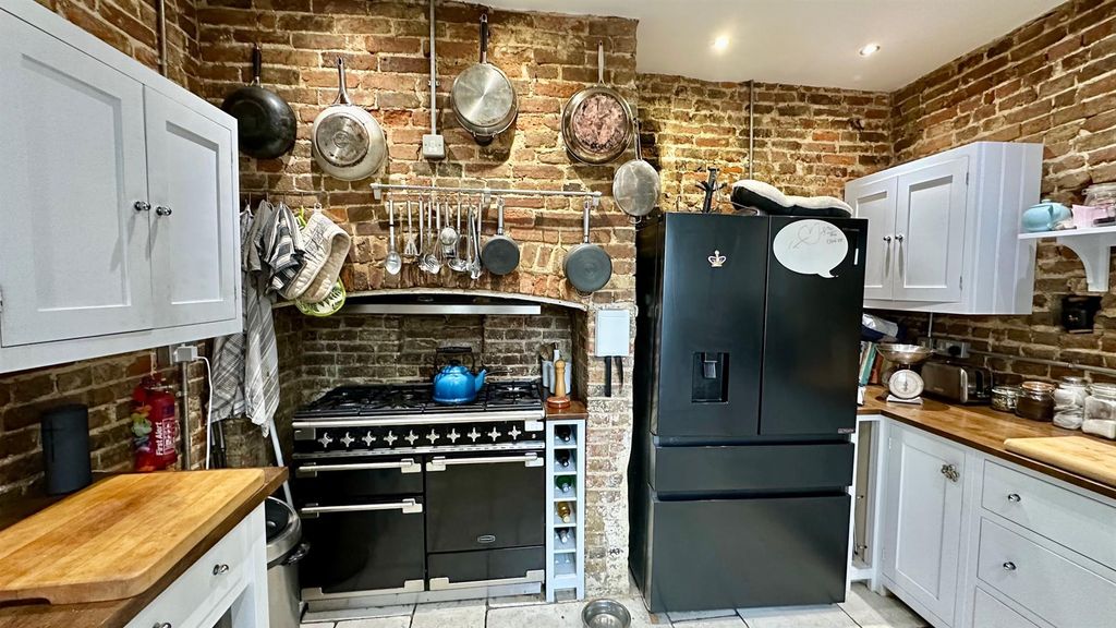 Property photo 3 of 34