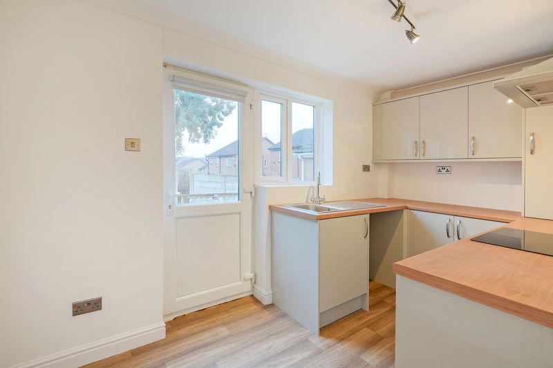 Property photo 3 of 17 Kitchen