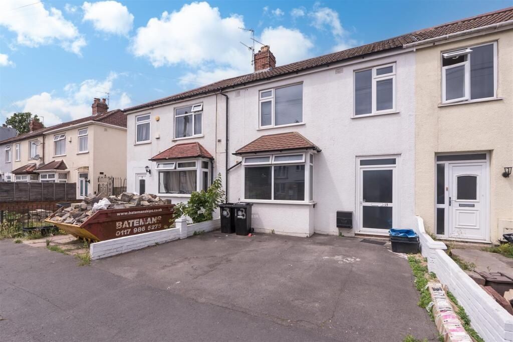 Property photo 3 of 8 A Well-Maintained Terraced House With A Clean Driv...