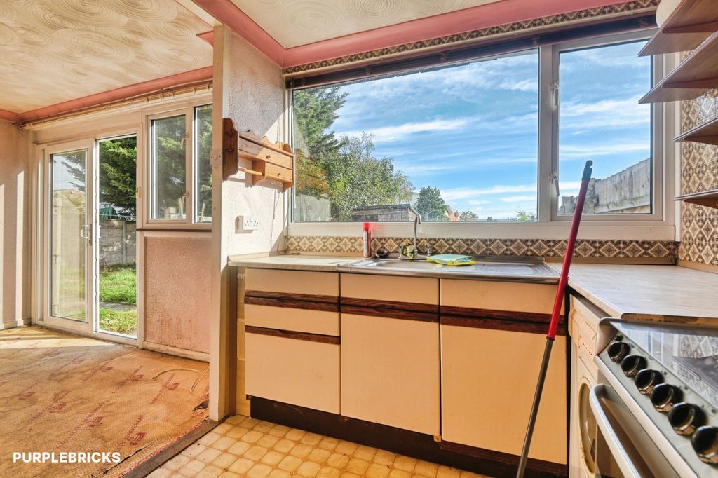 Property photo 3 of 23