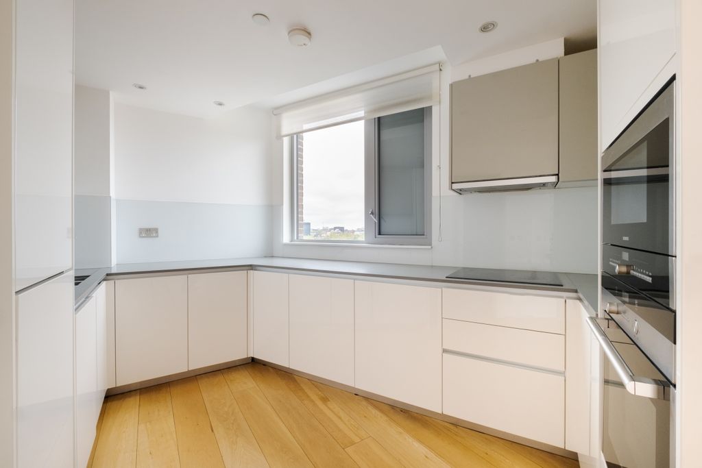 Property photo 3 of 12 Regent's Wharf