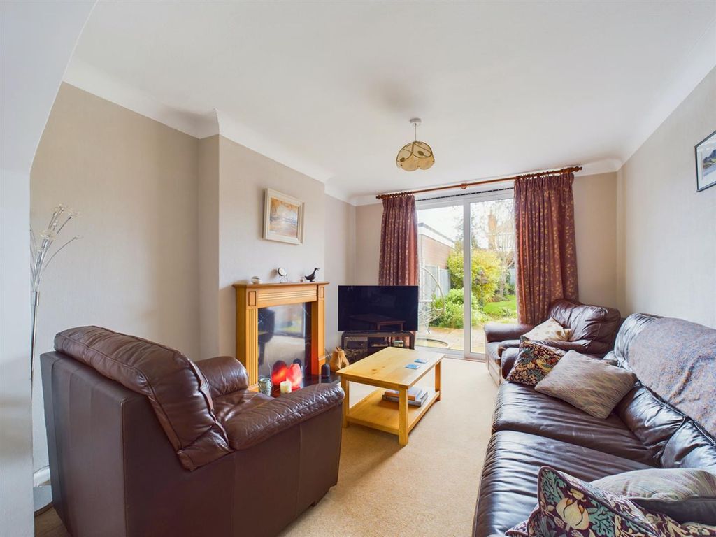 Property photo 2 of 28 Lounge