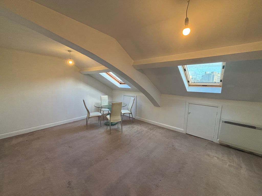 Property photo 3 of 8 Lounge/Diner