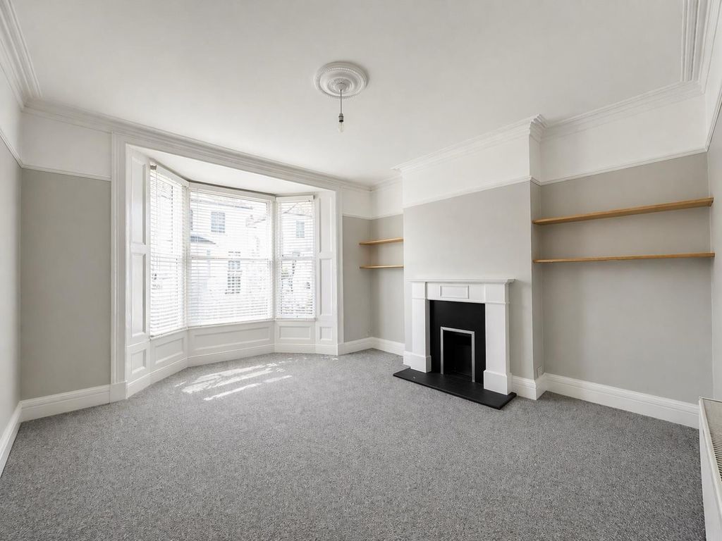 Property photo 3 of 9 Living.Png